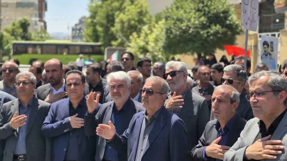حضور با شکوه مردم در وداع با رهبر شهید تجلی وحدت ملی بود